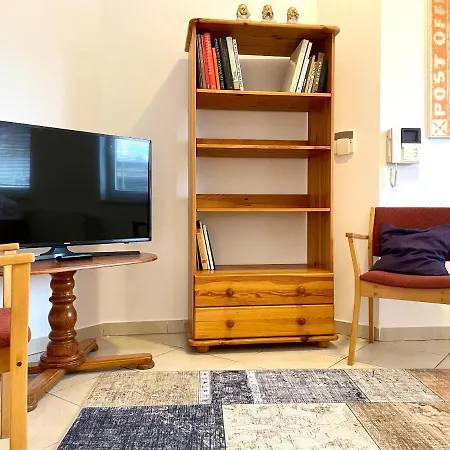 Booklovers Close To Center Apartment *
