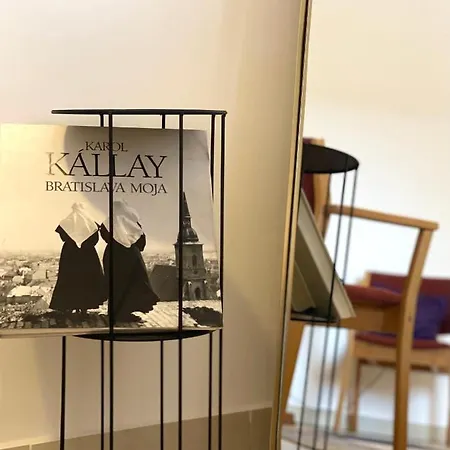 Booklovers Close To Center ブラチスラヴァ